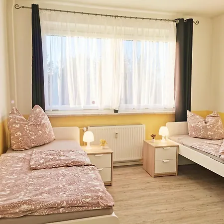Gemuetliche Mit Balkon In アパート *