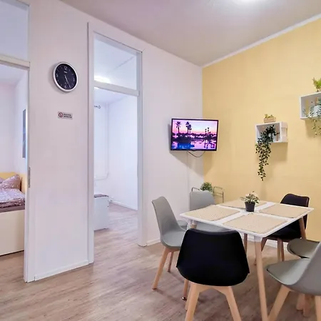 Gemuetliche Mit Balkon In Apartment *