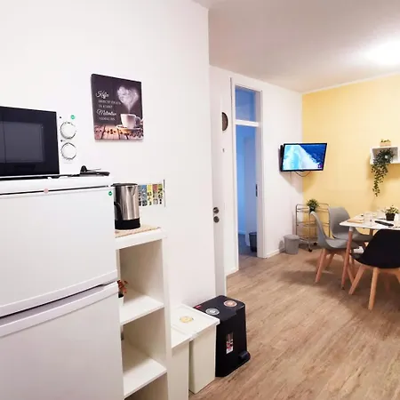 Gemuetliche Mit Balkon In Zwickau