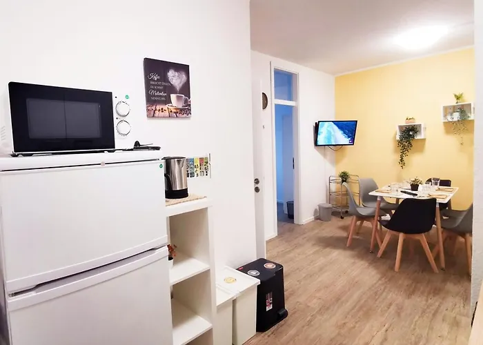 Gemuetliche Mit Balkon In ツウィッカウ